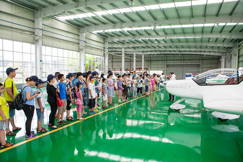 开挖机,坐游艇、飞机 山河智能开展员工家属开放日活动