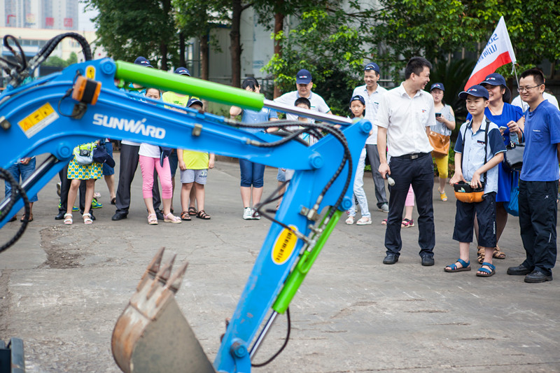 开挖机,坐游艇、飞机 山河智能开展员工家属开放日活动