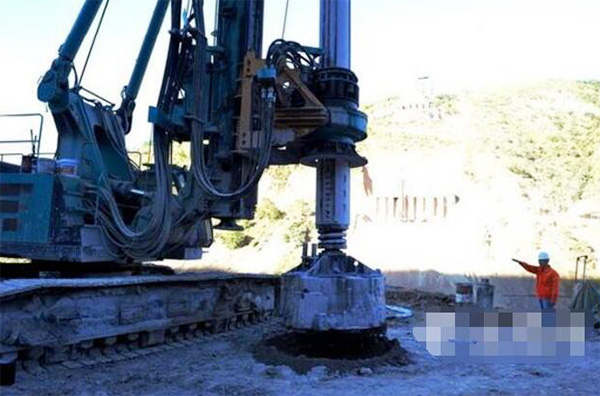 央视聚焦:山河智能旋挖钻机助力世界“第一高墩”