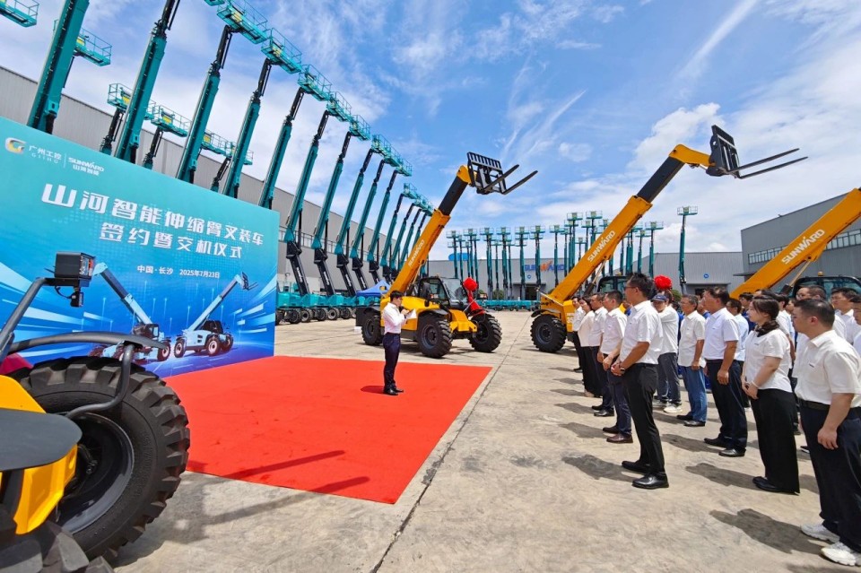 山河智能伸缩臂叉装车批量交付,即将奔赴新一线