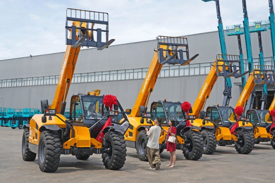 山河智能伸缩臂叉装车批量交付,即将奔赴新一线