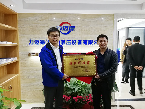 从拒绝到一次购买十台旋挖钻机，他用八年时间认识山河智能