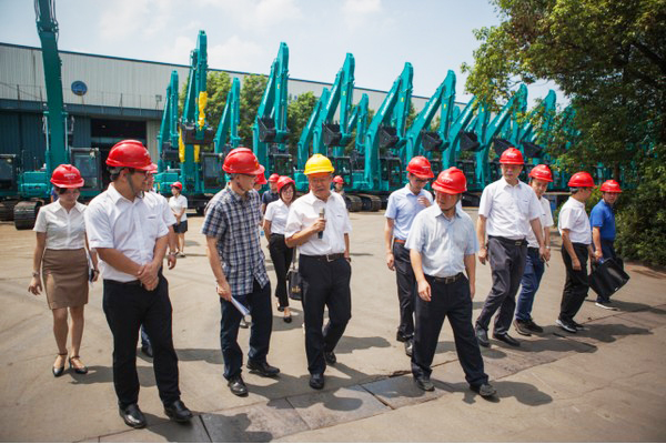 商务部合作司刘民强副司长一行调研山河智能